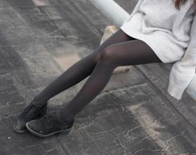 福利美图 楼梯间的黑丝小妹