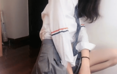 <span style='color:#FFFFFF'>学生制服的清新美女, 颜值很高!</span>